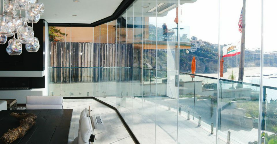 Office with ocean views using Cover Glass frameless doors