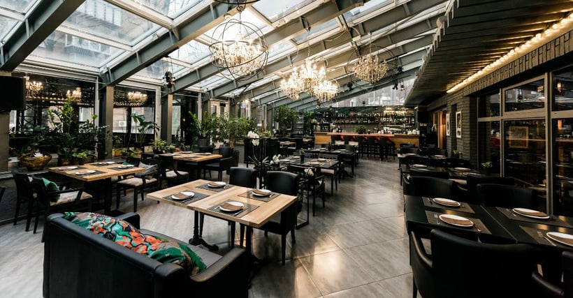 Restaurant with tasteful chandeliers 