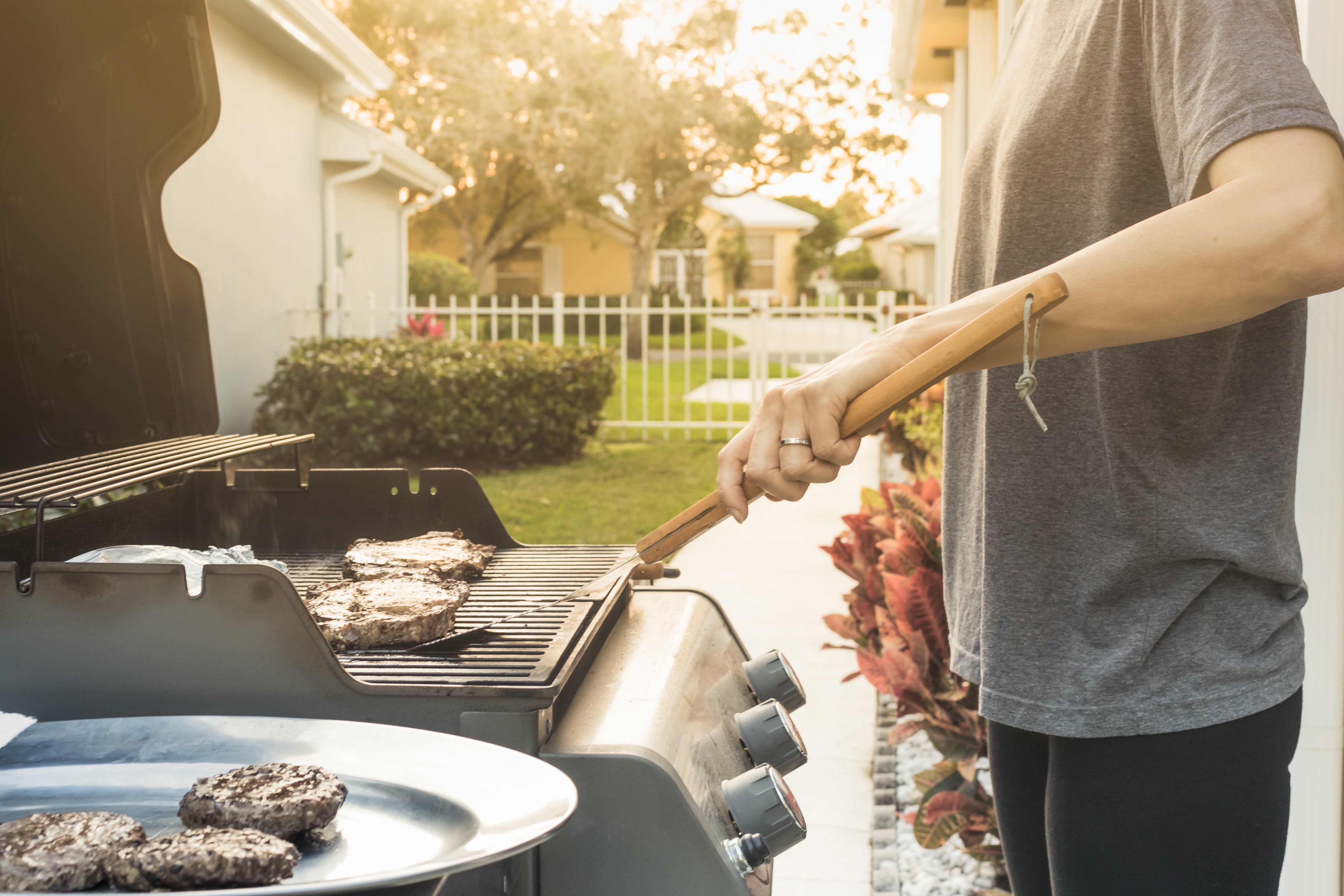 cook-outside-to-keep-house-cool-in-the-summer 