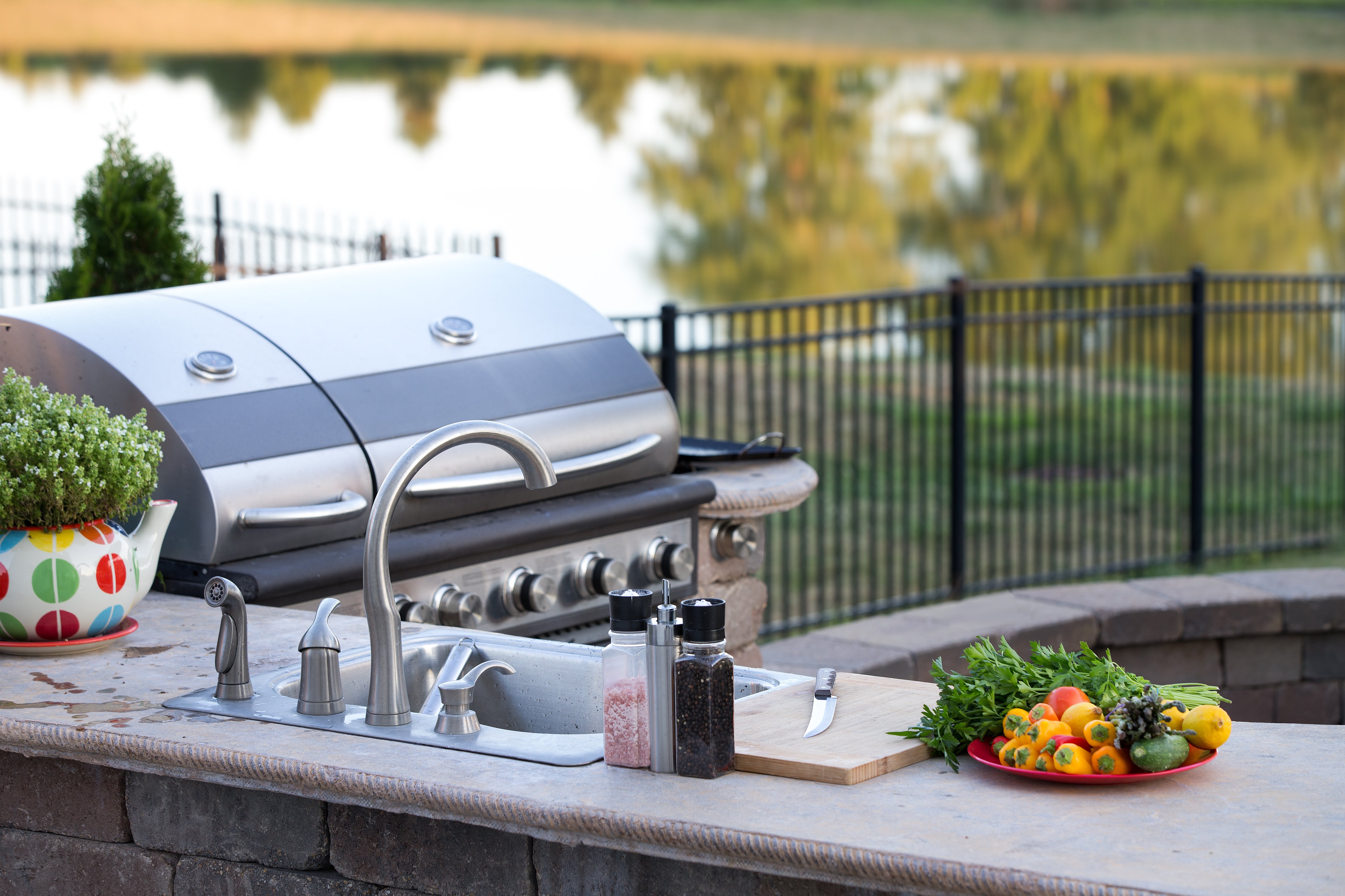 outdoor-living-space-outdoor-kitchen