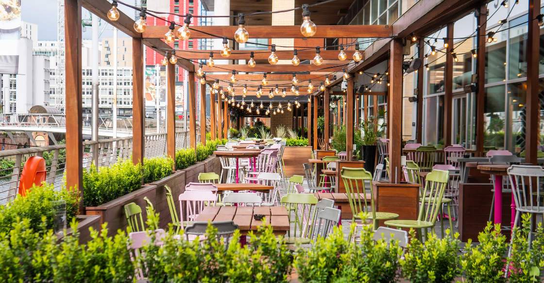 Outdoor restaurant dining 