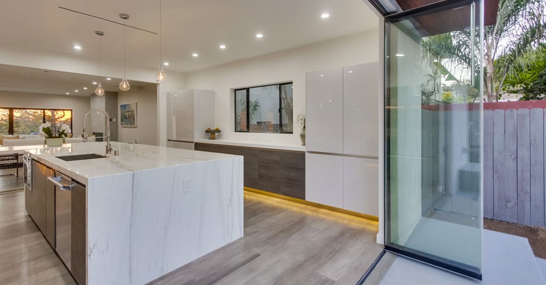 How Frameless Glass Walls Change the Personality of Your Home : The incredible picture depicting an stunning view. Its colors are bold and mix ideally. Its arrangement looks great, and its particulars are also very defined.